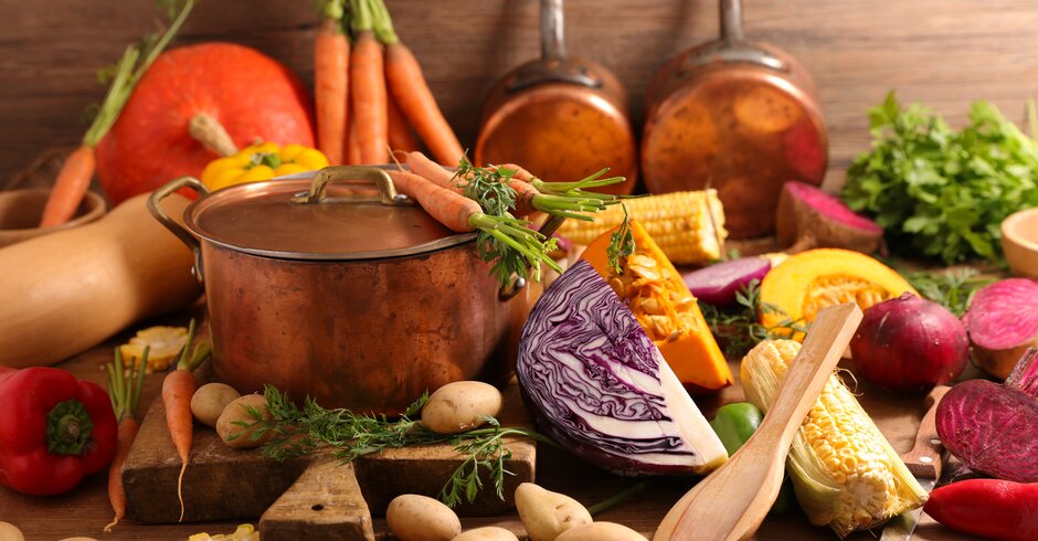 Saisonale Küche mit Kartoffeln, Kohl und Wurzelgemüse