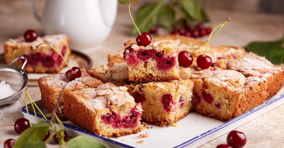 Kirsch-Joghurtschnitten mit Chiasamen