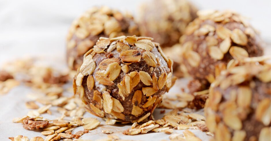 Basische Energiekugeln mit Cashews und getrockneten Aprikosen